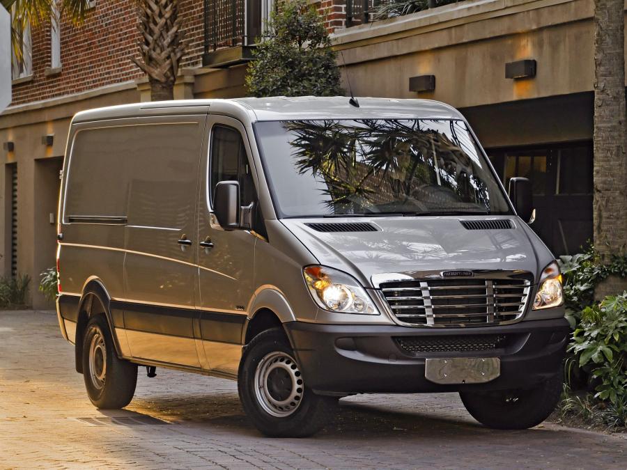  Freightliner Sprinter 2500 Cargo Van 2006 года  (фото 8 из 10)